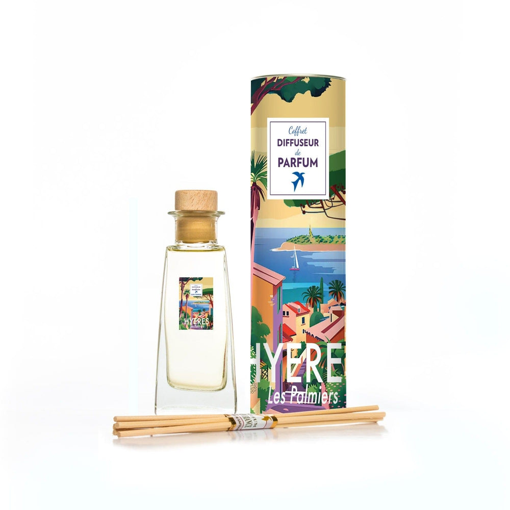 Diffuseur de parfum Collection French Riviera de Couleur Safran-Cannes, design élégant avec flacon en verre et bouquet de fleurs.