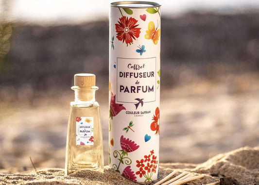 Diffuseur de parfum artisanal Safran Grasse de 100ml avec flacon élégant, diffusion de parfum parfumée et design raffiné.